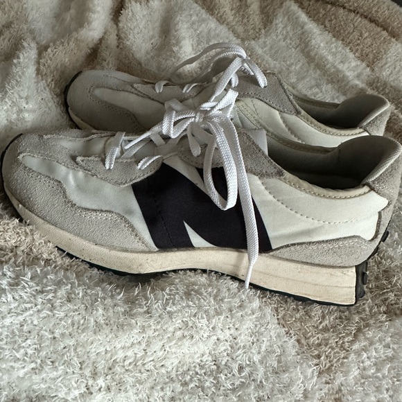 New Balance 327 - Picture 3 of 6